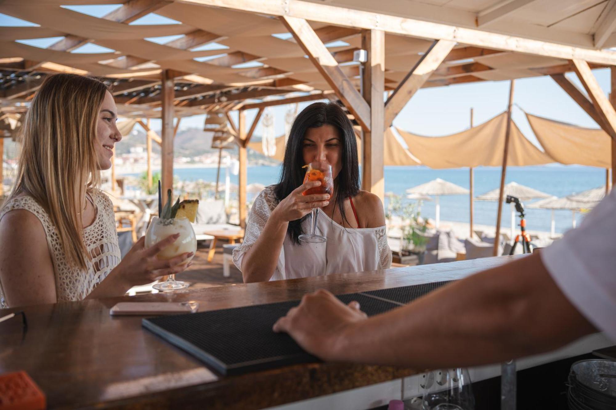 Hotel Agni On The Beach 사르티 외부 사진